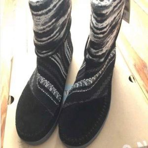 NWT Toms Nepal Boots Size 9